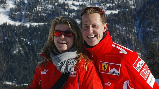 Esposa de Schumacher vive como 'prisioneira' há 10 anos enquanto esconde estado de saúde do piloto, diz amigo