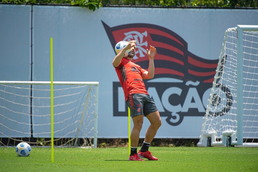 Diego no treino do Flamengo deste sábado — Foto: Alexandre Vidal/Flamengo