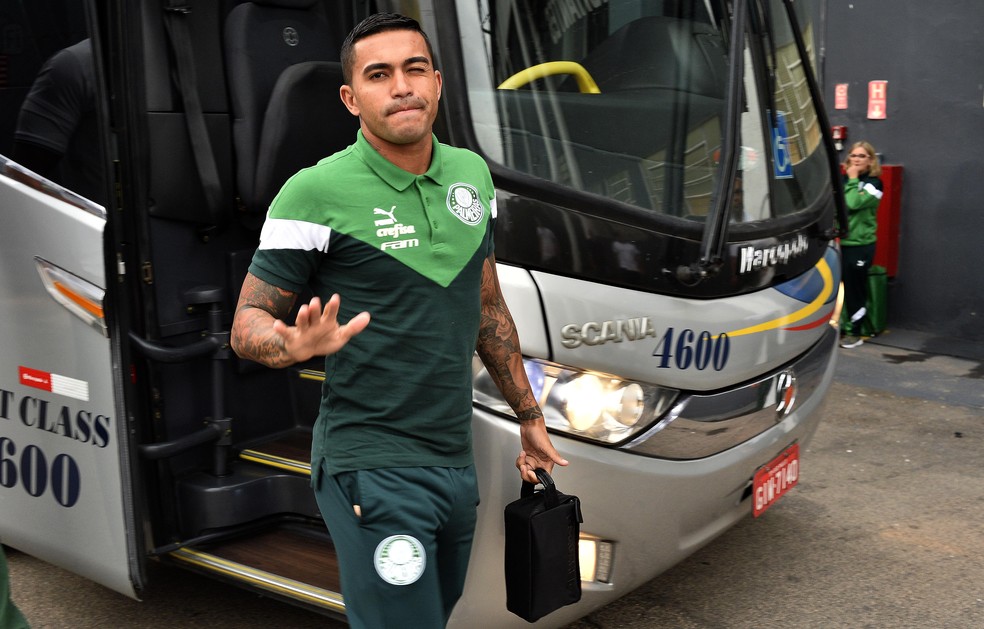Dudu na chegada para partida do Palmeiras contra o Ituano — Foto: Marcos Riboli