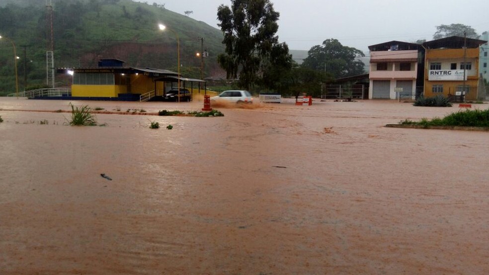 rio casca - Cidades mineiras sofrem com inundações e deslizamentos de terra após fortes chuvas