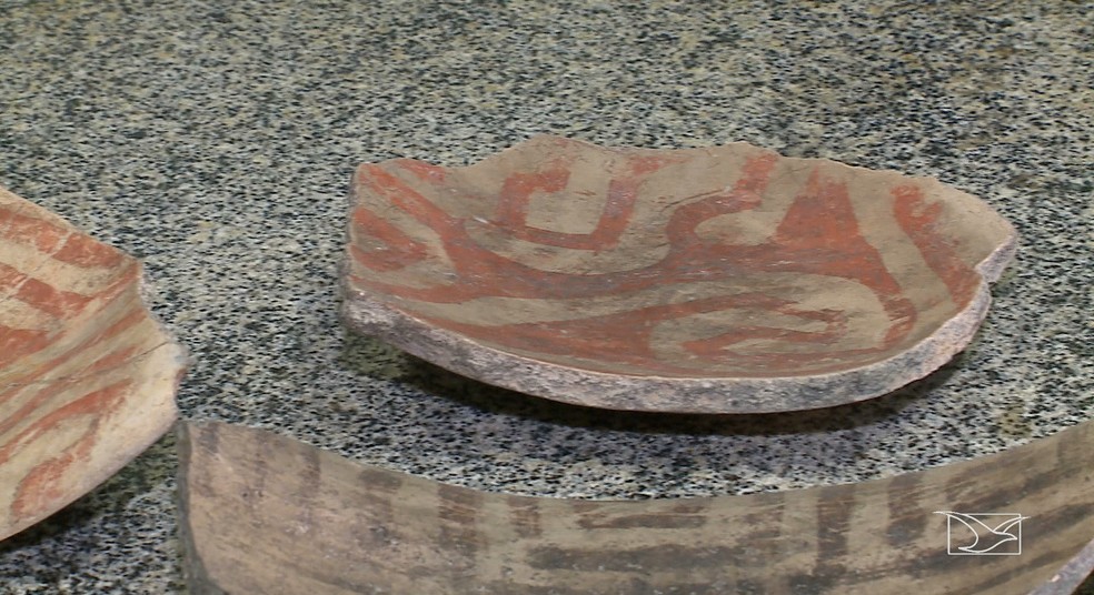 Peças de cerâmica em acervo da UFMA. Objetos idênticos foram perdidos no incêndio do Museu Nacional. (Foto: Reprodução/TV Mirante)