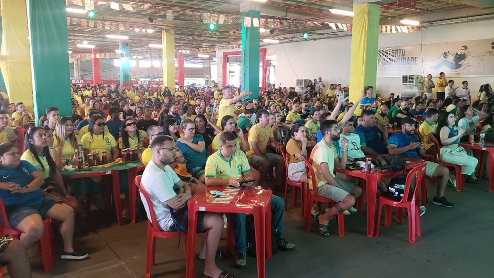 Jogo do Brasil na Copa altera horários de serviços públicos em Fortaleza — Foto: Lívia Ferreira/g1
