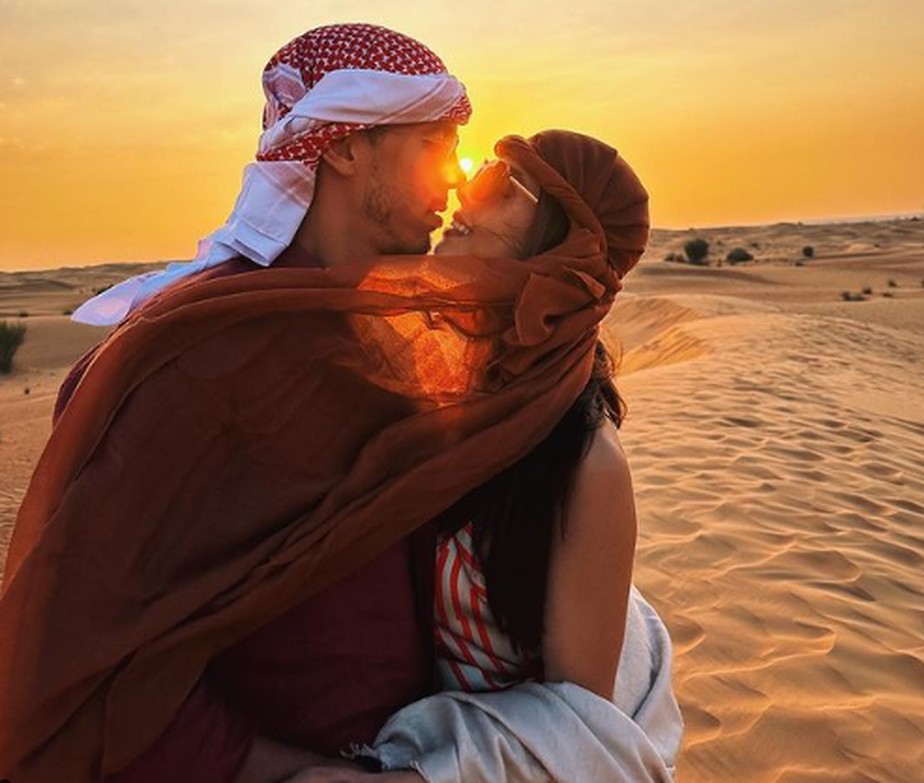 Em Dubai, Giovanna Lancellotti se declara para o namorado, Gabriel David