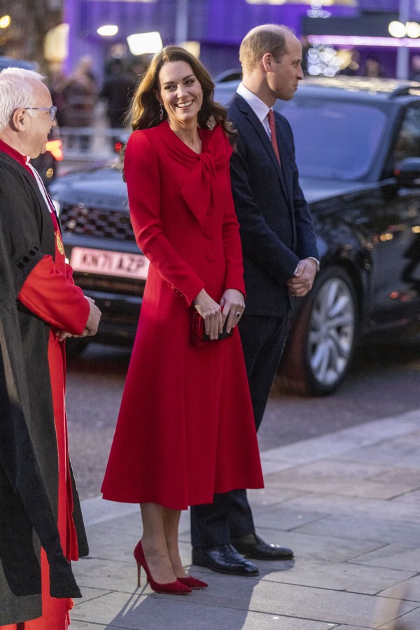 LONDON, ENGLAND - DECEMBER 08:  Prince William, Duke of Cambridge and Catherine, Duchess of Cambridge attend the "Together at Christmas" community carol service on December 8, 2021 in London, England. Hosted and spearheaded by The Duchess, and supported b (Foto: Getty Images)