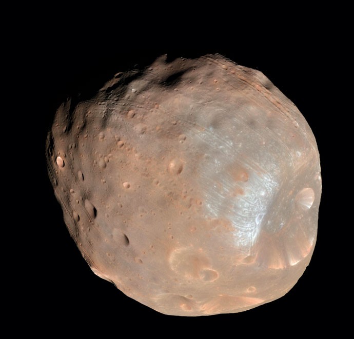 A maior das duas luas de Marte, Fobos foi descoberta em 1877, e seu nome significa “medo” em grego (Foto: Nasa)