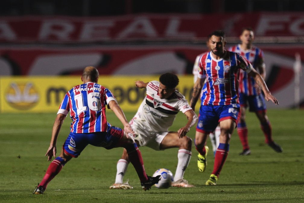 Notas da partida: com time misto, Gabriel Sara volta bem, e Liziero marca no fim