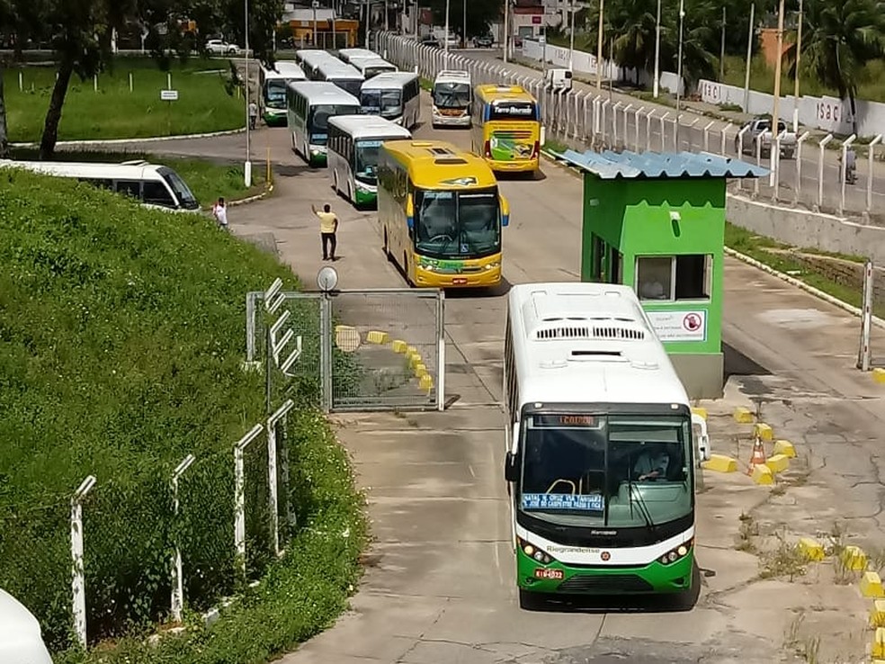 Ã”nibus de viagens intermunicipais deixam a rodoviÃ¡ria de Natal (arquivo) â€” Foto: Olinto Bezerra/Inter TV Cabugi