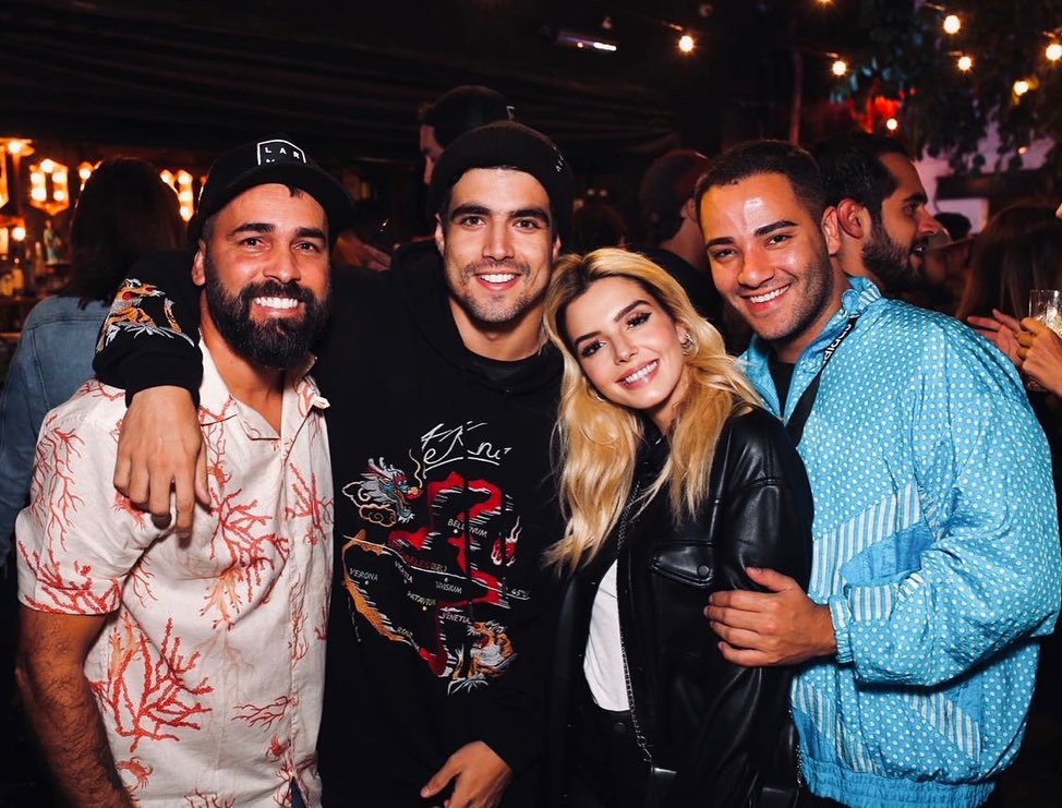 Caio Castro posa com Giovanna Lancelotti e amigos (Foto: Reprodução/ Instagram)