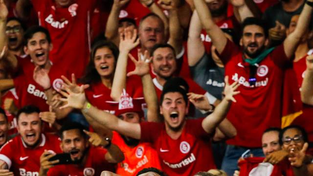 Gol do Inter sobre o River Plate