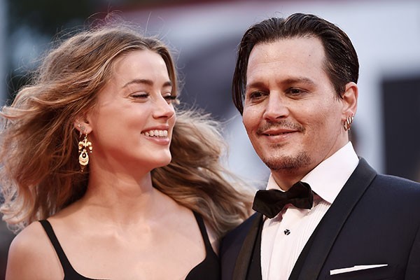 Ex-patroa diz que irmã de Amber Heard lhe confidenciou que pensava que a  atriz ia matar Johnny Depp - CNN Portugal