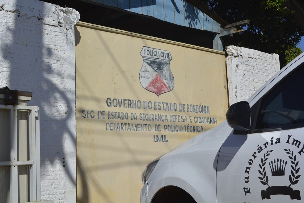 Corpo do menino foi encaminhado ao IML de Ariquemes e liberado &agrave; familia nesta quinta-feira, 23 (Foto: Jeferson Carlos/G1)