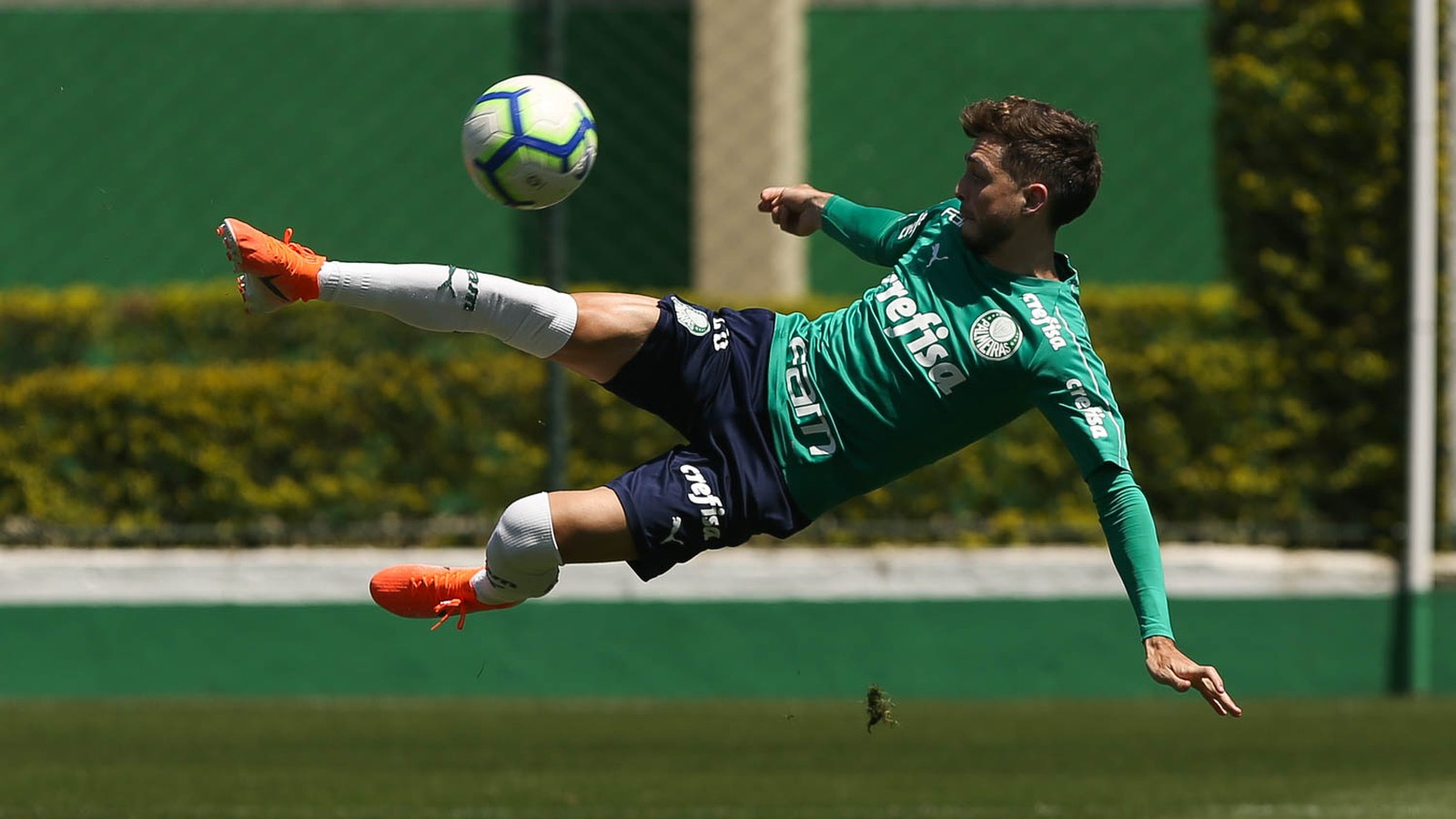 Atlético Mineiro se aproxima de acerto com Hyoran e negocia com lateral alviverde