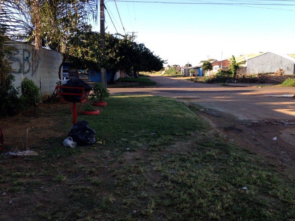 Rua onde morava pedreiro assassinado em Campo Grande (MS) por suspeito que fazia ameaças (Foto: Osvaldo Nóbrega/TV Morena)