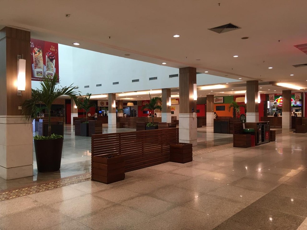 Praça de alimentação ficaram praticamente vazias em shopping de São Luís (MA) — Foto: Adriano Soares/Grupo Mirante