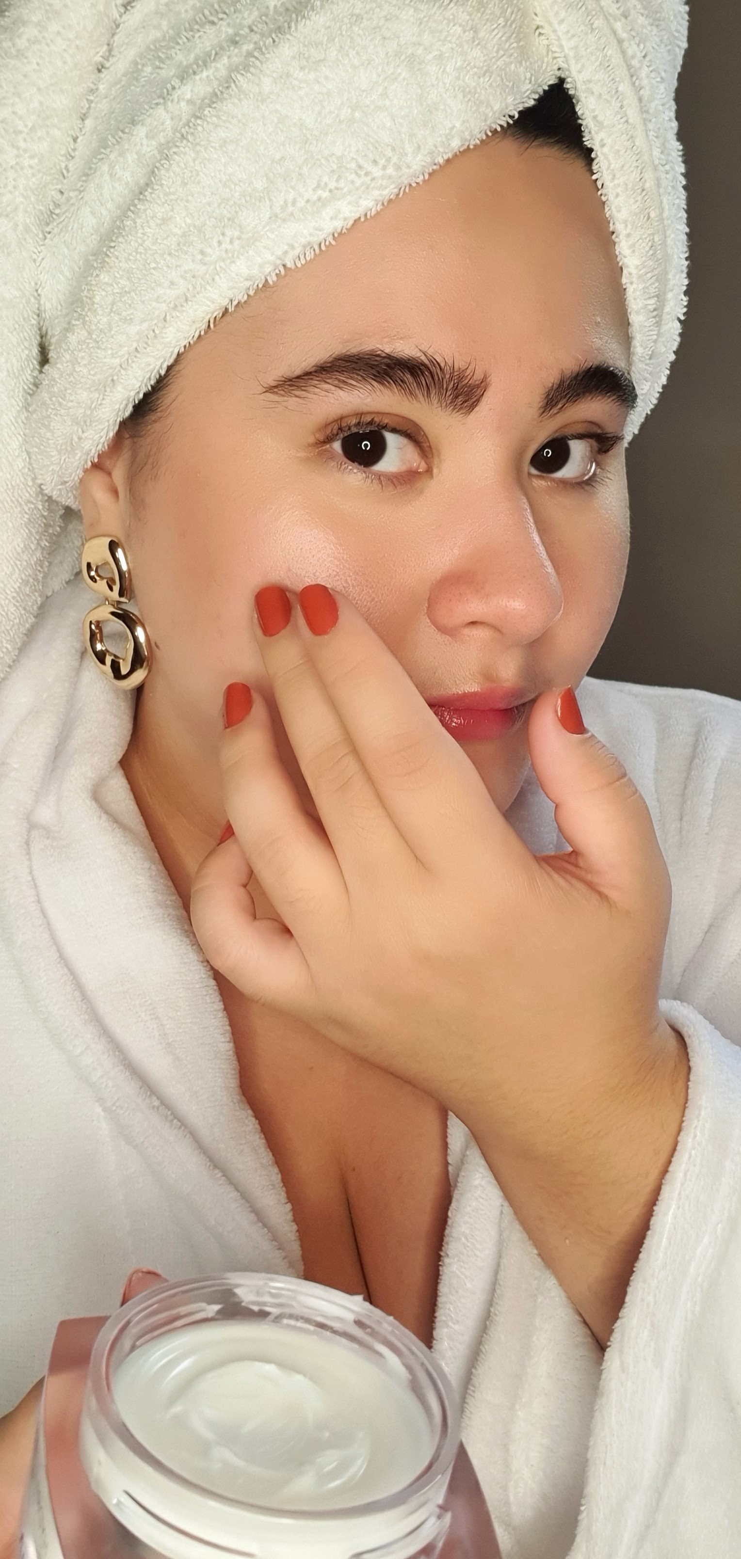 Larissa Nara testa Máscara Facial Camellia Repair Hydra Beauty,  da Chanel (Foto: Acervo pessoal)
