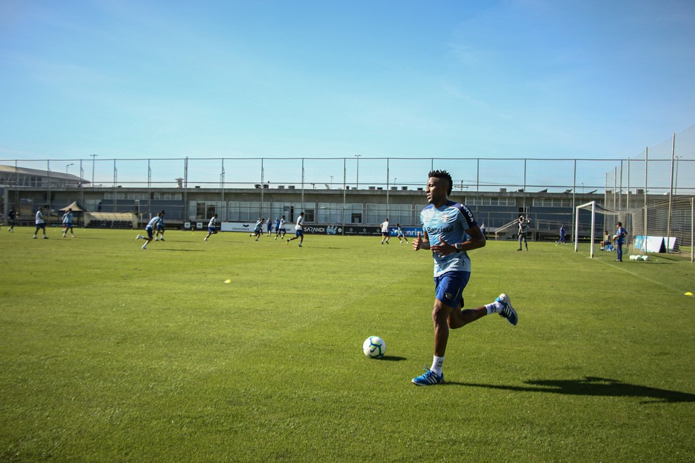 Cortez deve voltar apenas depois da Copa América — Foto: Lucas Bubols/GloboEsporte.com