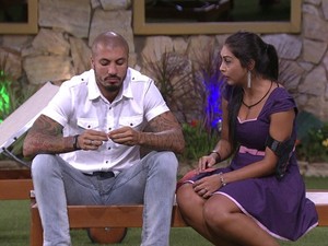 Amanda e Fernando conversam (Foto: Big Brother Brasil)