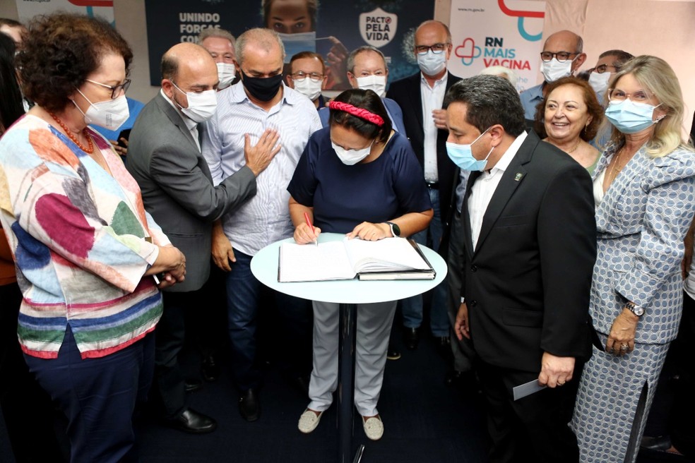 Novos secretários e chefes de órgãos públicos foram empossados no RN — Foto: Elisa Elsie