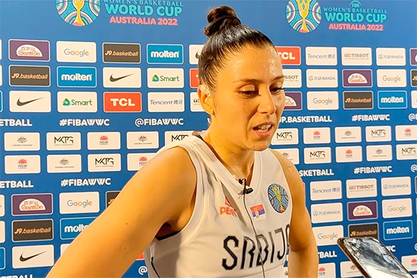 Jogadora de basquete dá resposta sincerona em entrevista após