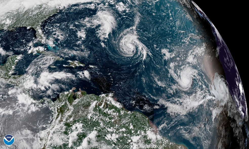 Imagem de satÃ©lite mostra os furaÃ§Ãµes Florence (3Âº da dir. p/ esq.) e Helene (Ã  dir.), alÃ©m da tempestade tropical Isaac (centro), no Oceano AtlÃ¢ntico (Foto: NOAA via AP)