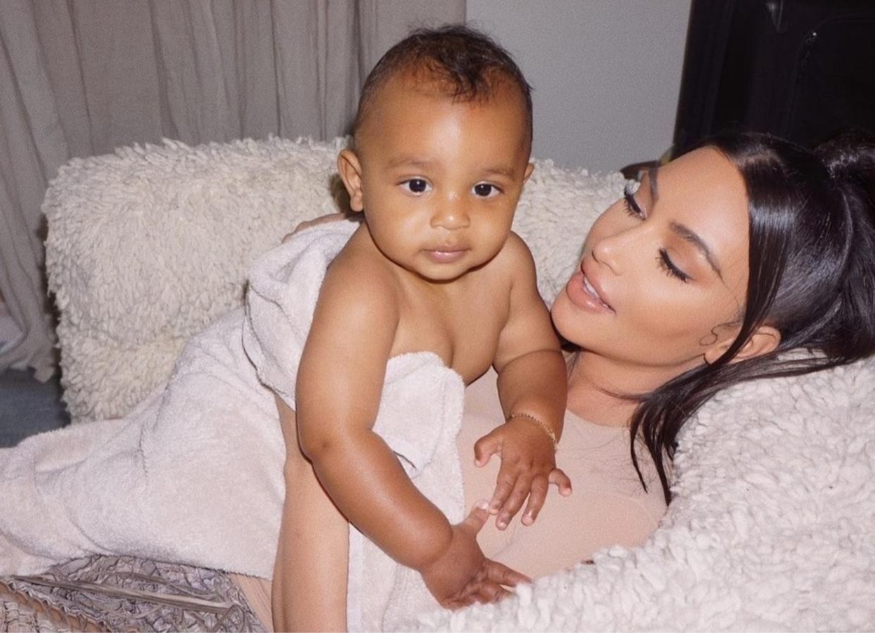 Kim Kardashian e Psalm (Foto: Reprodução/ Instagram )