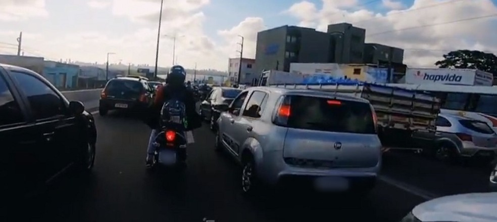 Engarrafamento na Ponte de Igapó, que liga as zonas Norte e Oeste de Natal. — Foto: Redes sociais