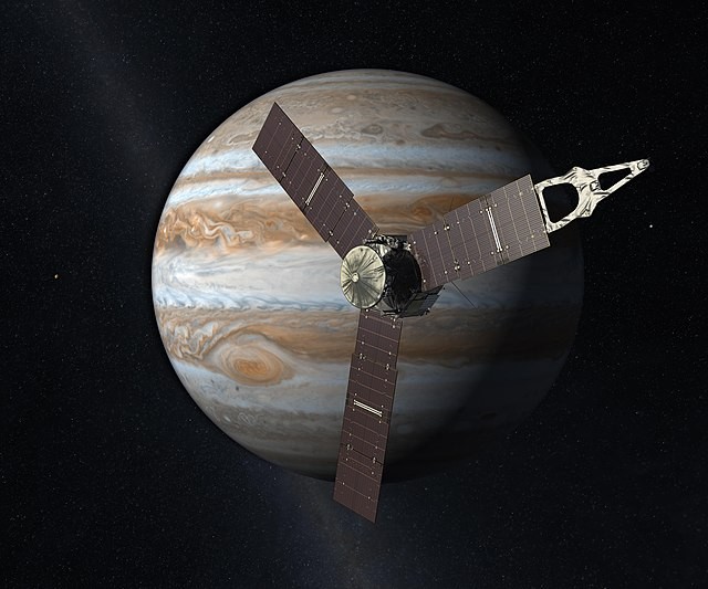 Uma ilustração da espaçonave Juno da Nasa orbitando envolta de Jupiter (Foto: Wikimedia Commons -- NASA/JPL)