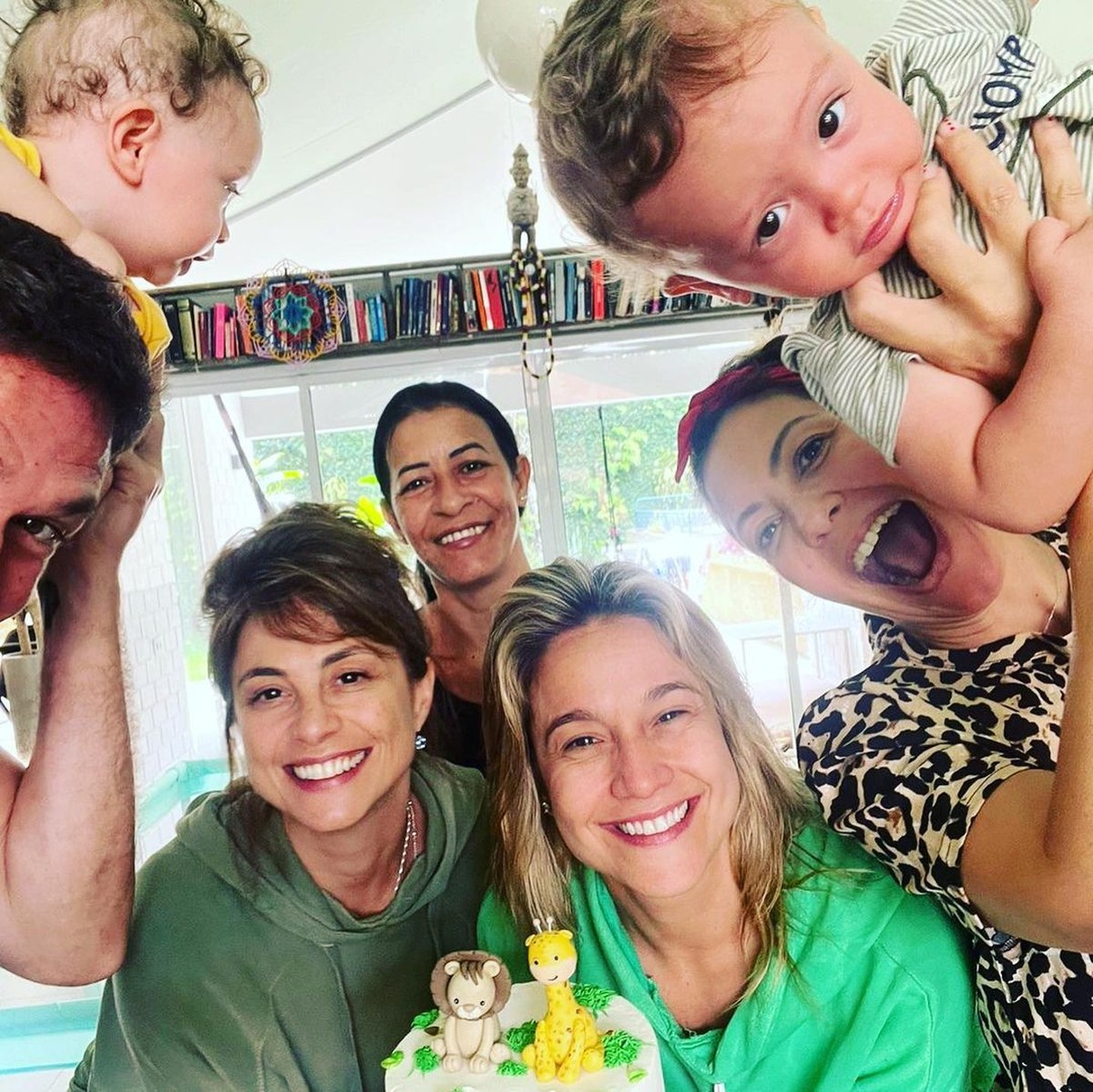 Fabíula Nascimento e Emilio Dantas celebram 10 meses dos filhos com ...