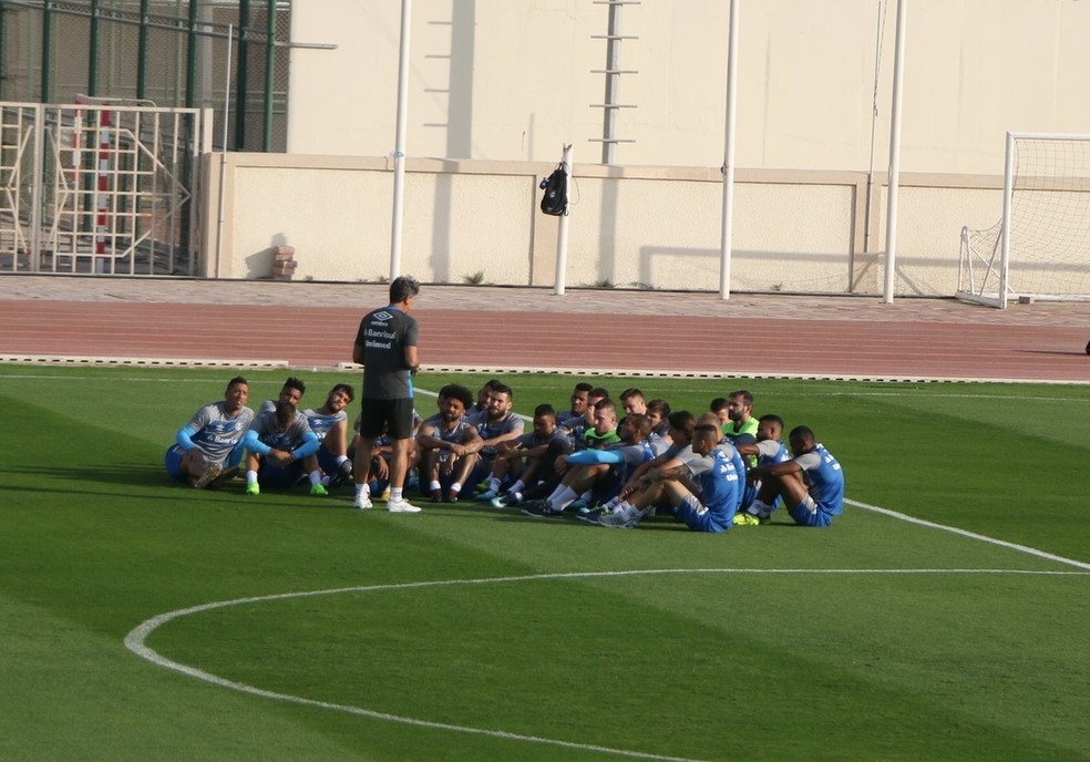 Renato teve uma longa conversa com o grupo de jogadores (Foto: Eduardo Moura/GloboEsporte.com)