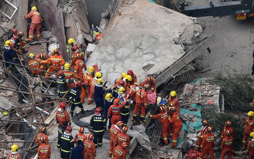 Desabamento De Predio De Concessionaria Mercedes Benz Mata Dez Em