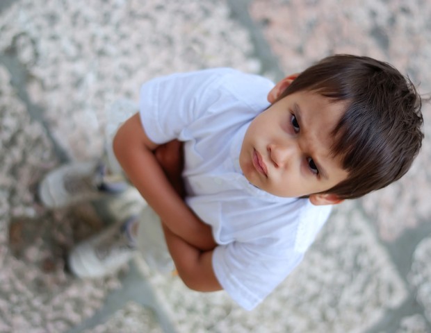 Criança irritada (Foto: Shutterstock)