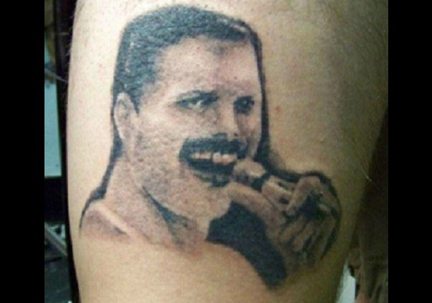 Pobre Freddie Mercury... (Foto: Reddit)