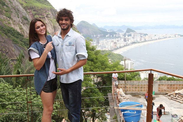 Bruna Marquezine e Marlon Teixeira (Foto: Murillo Tinoco / Divulgação) Bruna Marquezine e Marlon Teixeira (Foto: Murillo Tinoco / Divulgação)