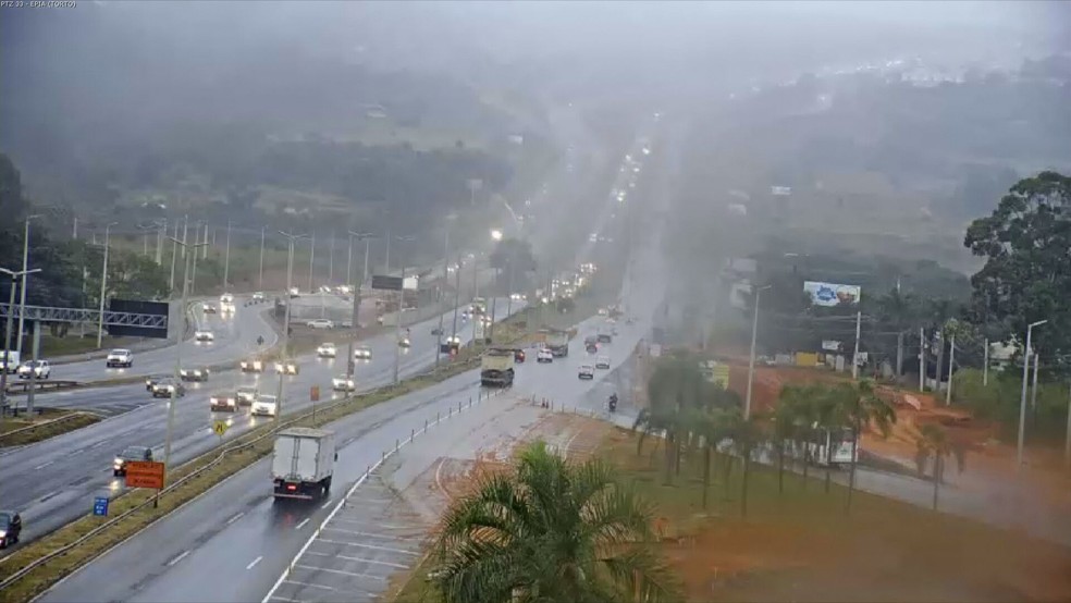 Neblina sobre DF, nesta quinta (18) — Foto: TV Globo/Reprodução