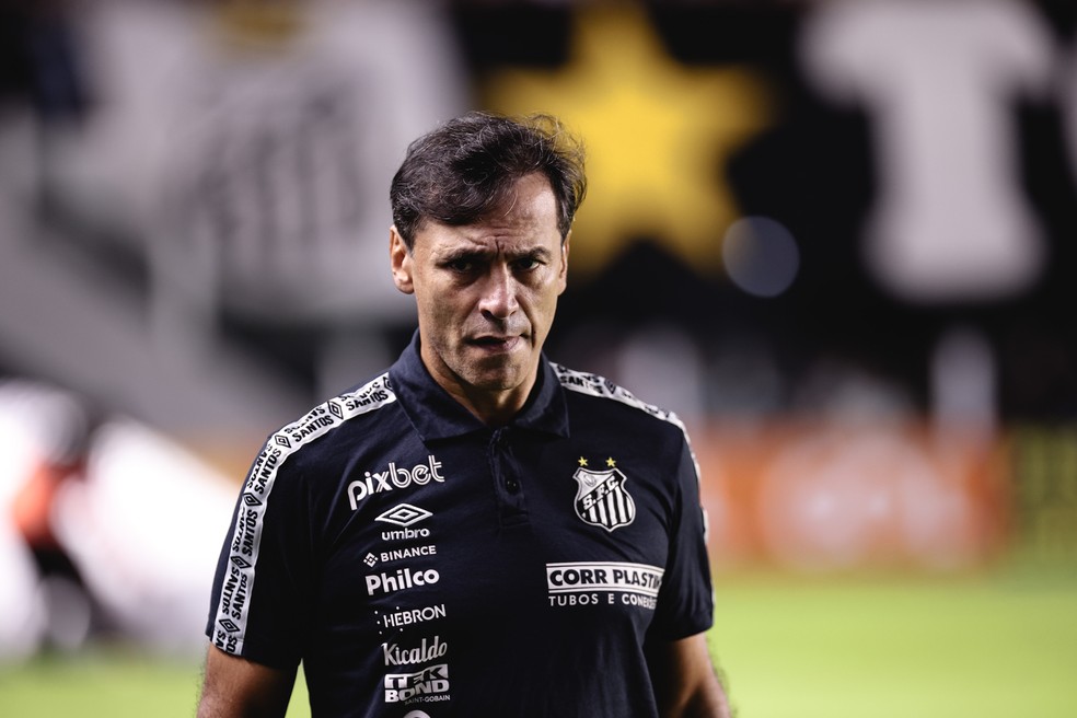 Técnico do Barcelina de Guayaquil, Fabián Bustos passou pelo Santos recentemente  — Foto: Ettore Chiereguini/AGIF