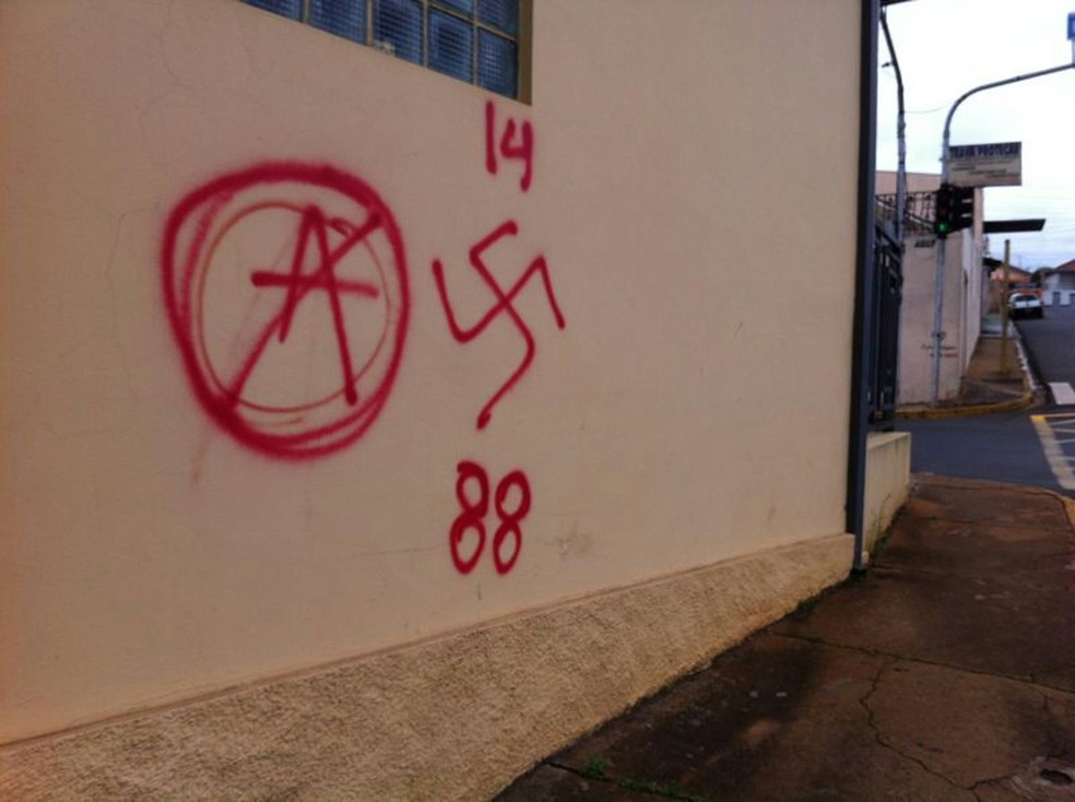 Imagens em apologia ao nazismo. — Foto: André Bordim/ TV Tem Bauru
