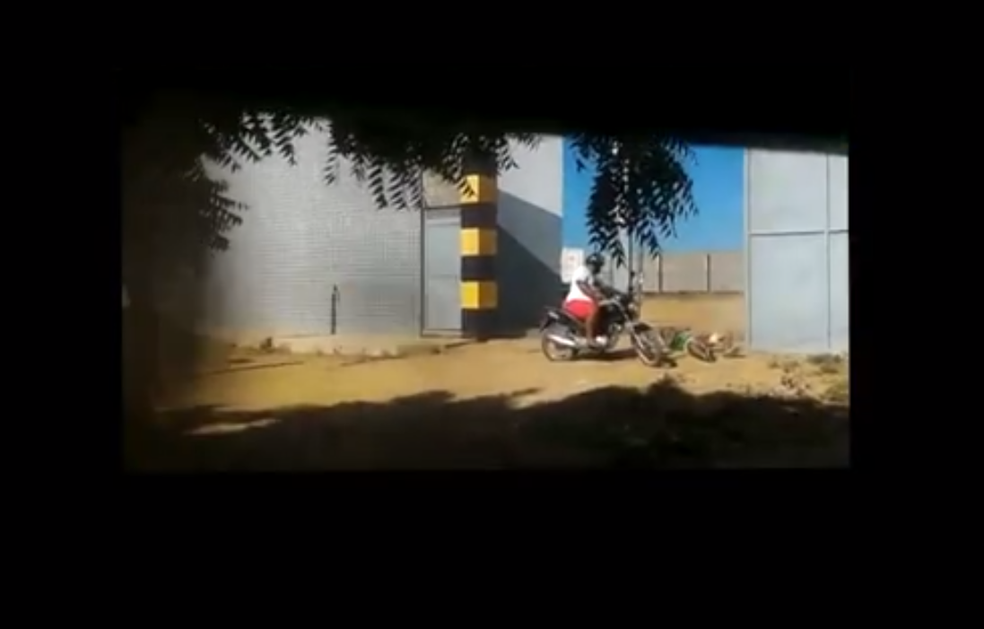 Vídeo mostra momento em que assassino retorna para concluir execução, em Mossoró (Foto: Reprodução)
