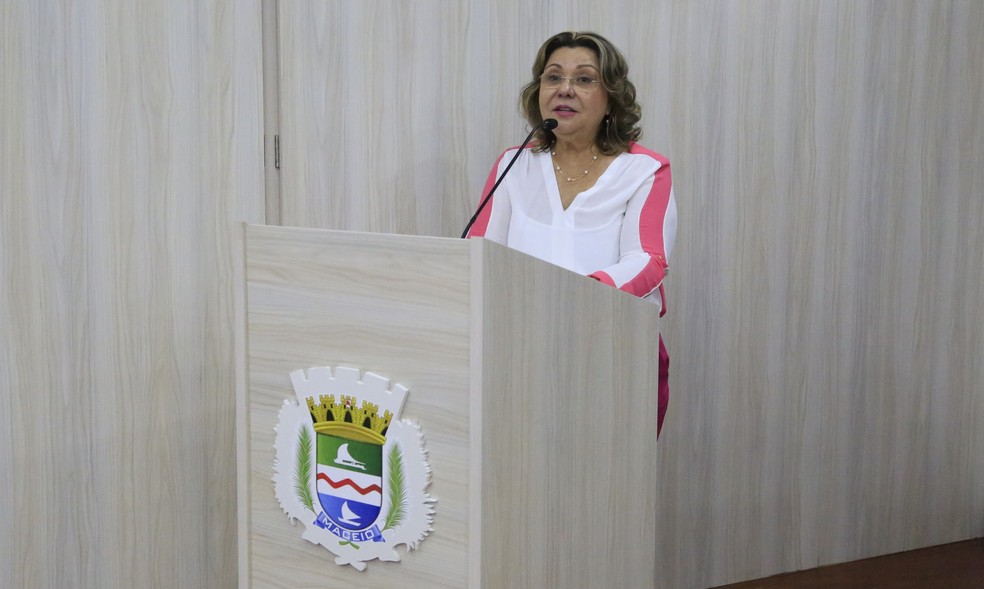 Tereza Nelma (PSDB-AL) discursa no plenário da Câmara de Vereadores de Maceió — Foto: Ascom/Câmara de Maceió