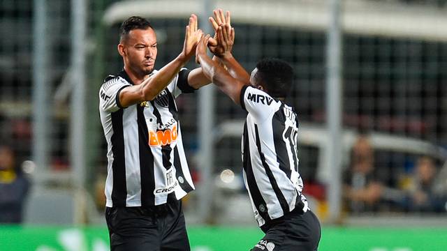 Cazares e Réver comemoram o gol, Atlético-MG x Cruzeiro - Copa do Brasil