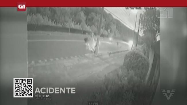 G1 em 1 minuto - Santos: Jovem morre após colidir moto contra poste no litoral de SP