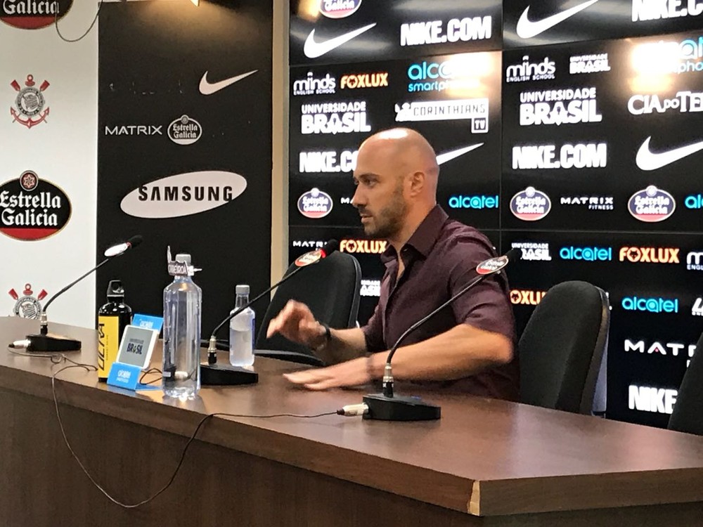 Dirigente do Corinthians fala de Scarpa, Henrique, Balbuena, substituto de Jô; veja o que ele disse