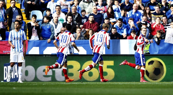 Griezmann comemora gol do Atlético de Madrid contra o Malaga (Foto: EFE)