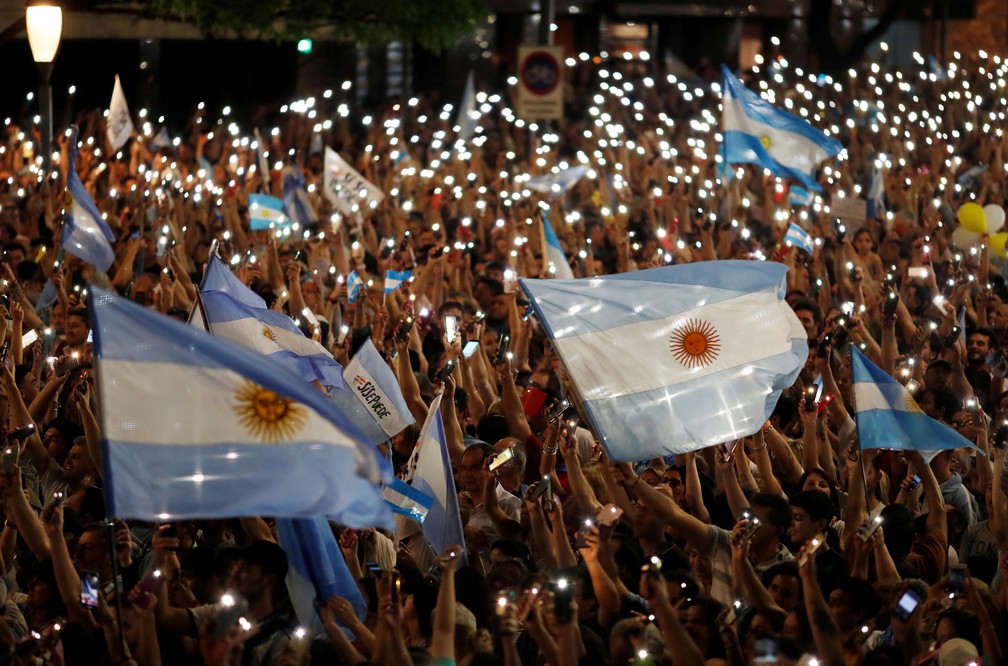Comício de encerramento da campanha de Macri — Foto: Reuters/Marguerita Choy