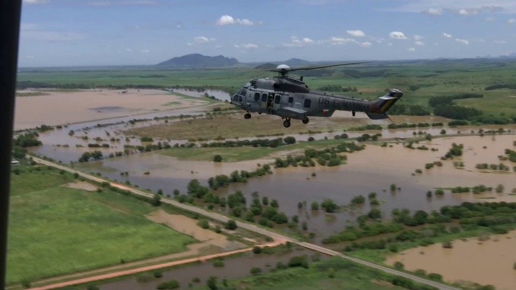 Marinha sobrevoa cidades atingidas pelas chuvas no Noroeste Fluminense — Foto: Ravy Azevedo/Inter TV