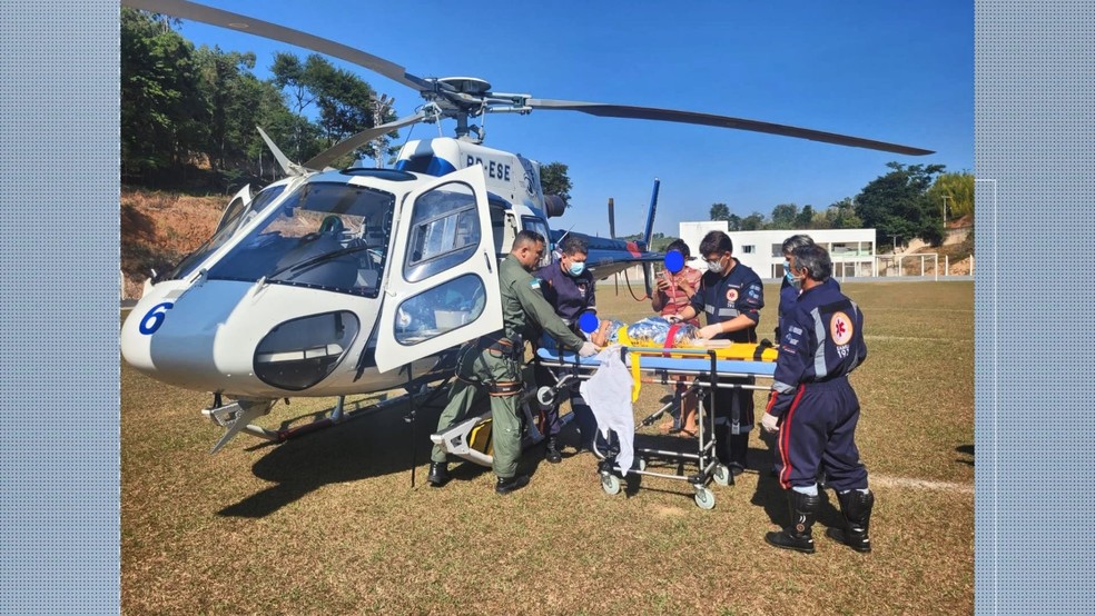 Criança foi levada de helicóptero para Vitória após acidente com moedor de café em Ibatiba, ES — Foto: Reprodução/Notaer