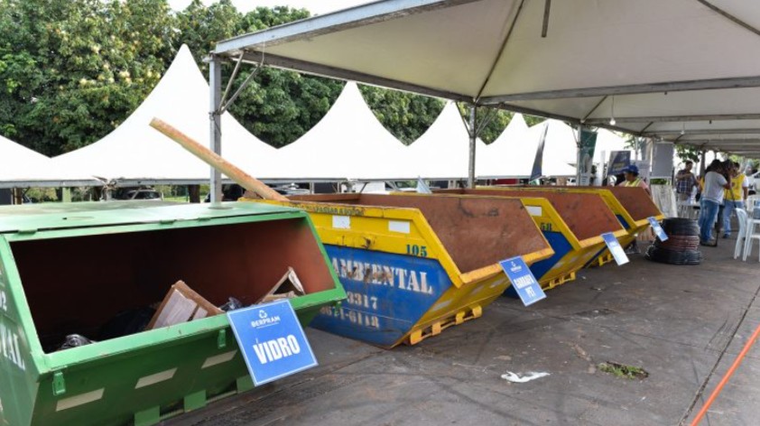 Ação drive-thru recolhe eletrônicos, recicláveis e eletrodomésticos para reciclagem em Campo Grande