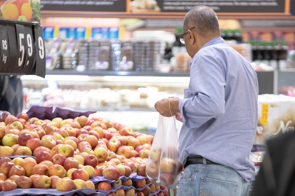 Supermercado, mercado, maçã, maçãs, fruta, frutas, alimentação saudável, alimento, consumidor, compras, consumo, alimentos — Foto: Celso Tavares/G1