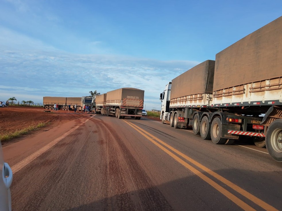 Carretas teriam batido de frente — Foto: Divulgação