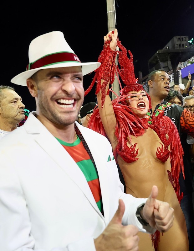 Diogo Nogueira e Paolla Oliveira no dessfile da Grande Rio no Carnaval 2022 (Foto: Manuela Scarpa/Brazil News)