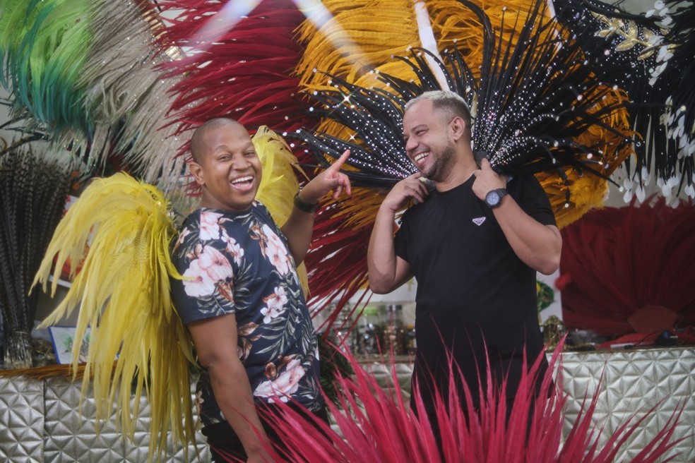 Leo e Pedrão celebram 20 anos de Sapucaí confeccionando fantasias de rainhas, musas e casais de mestre-sala e porta-bandeira — Foto: Divulgação/Fausto Ferreira